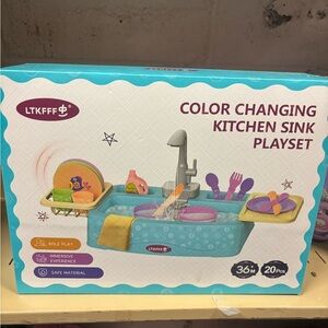 Color Changing Kitchen Sink Playset - Blue and Purple